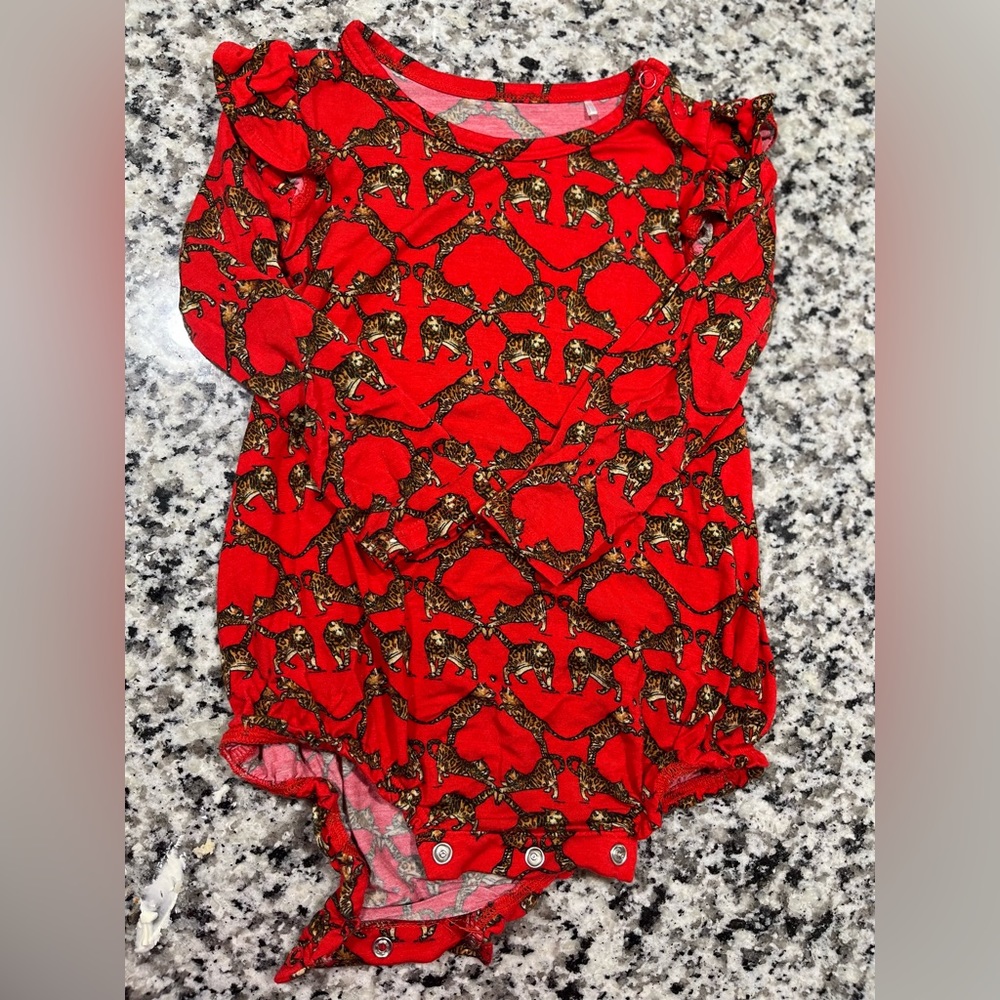 Posh peanut x Alice and Olivia EUC Ruffle Shouldered bodysuit 18-24M